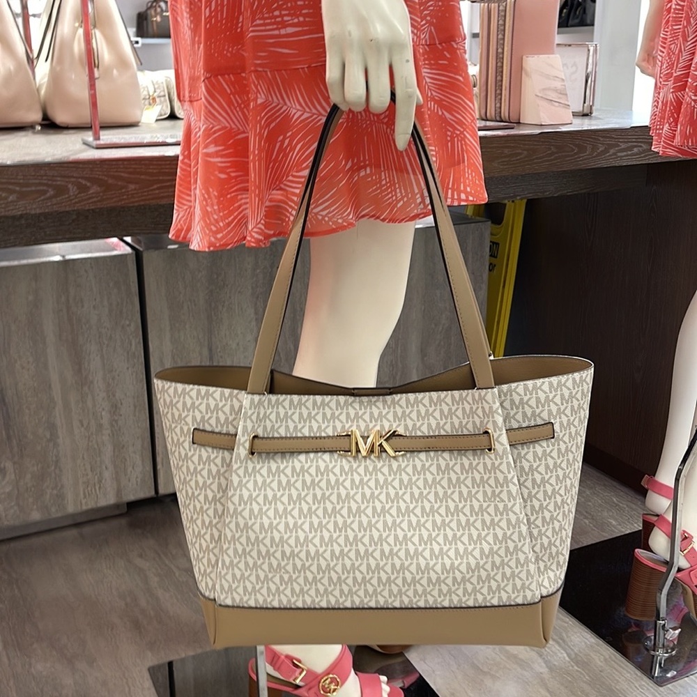 MICHAEL KORS
Reed Large Logo Shoulder Tote Bag
Camel Combo 
35S3G6RT3B
NWT - Picture 4 of 16